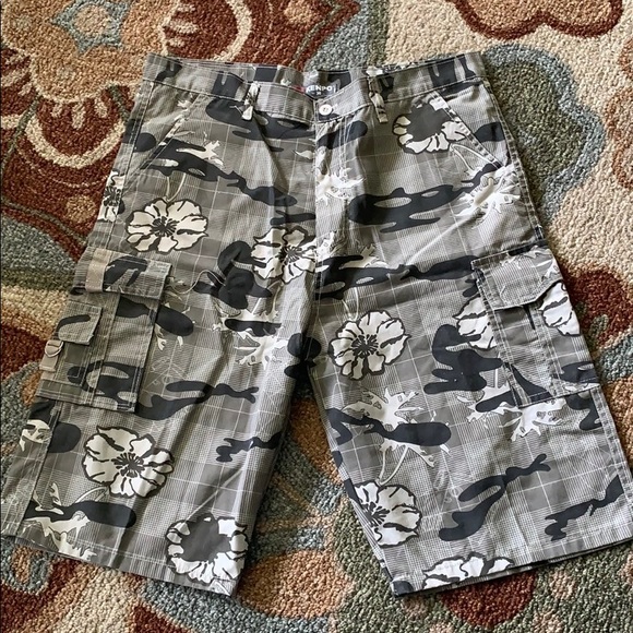 kenpo Other - MENS SIZE 36 KENPO UNIQUE CARGO SHORTS